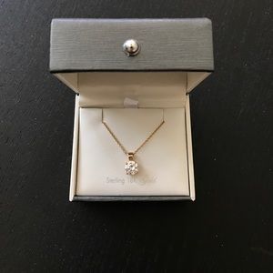 Crislu Solitaire Brilliant Pendant in 18kt Gold